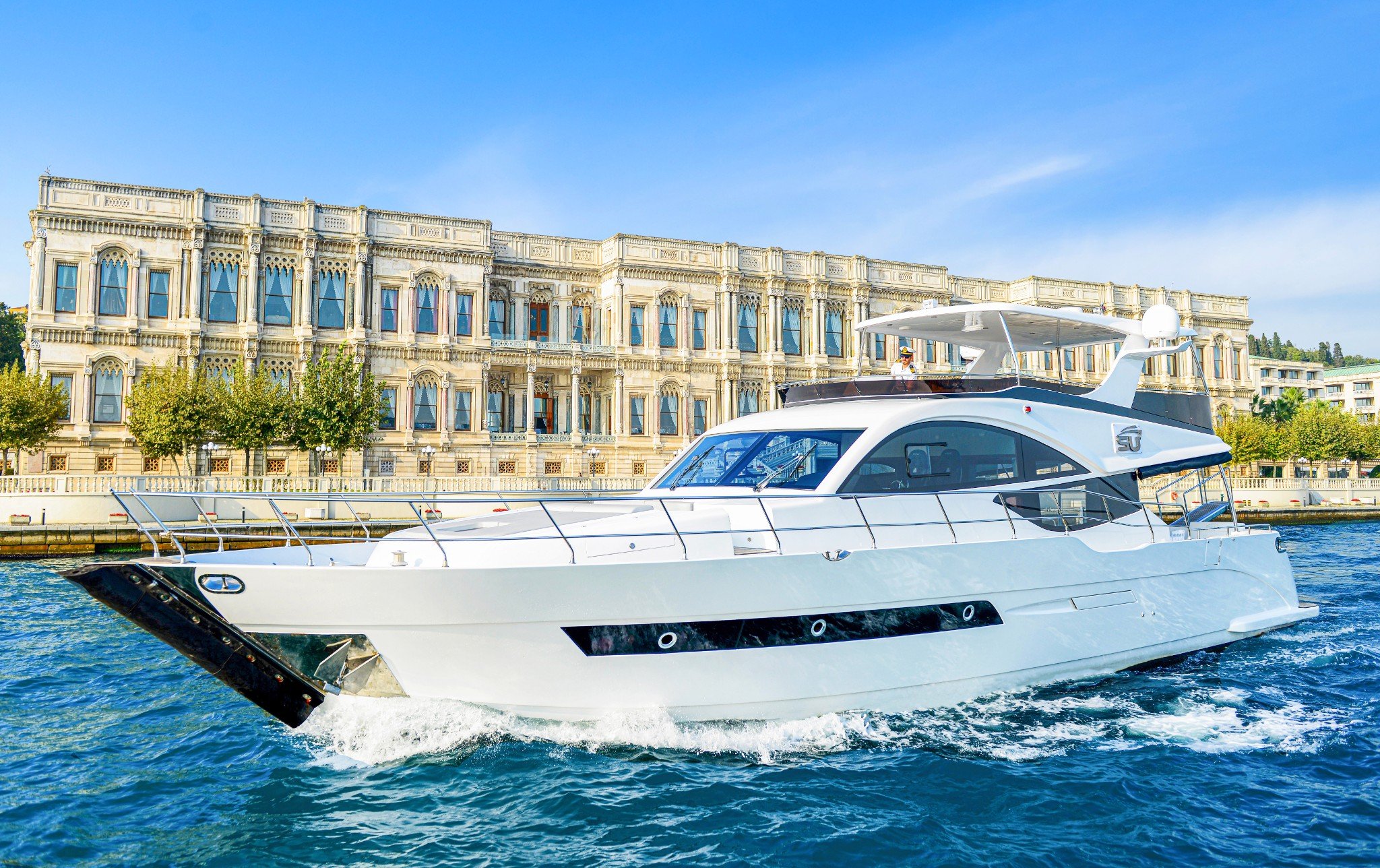 İstanbul Boğazı'nda yat